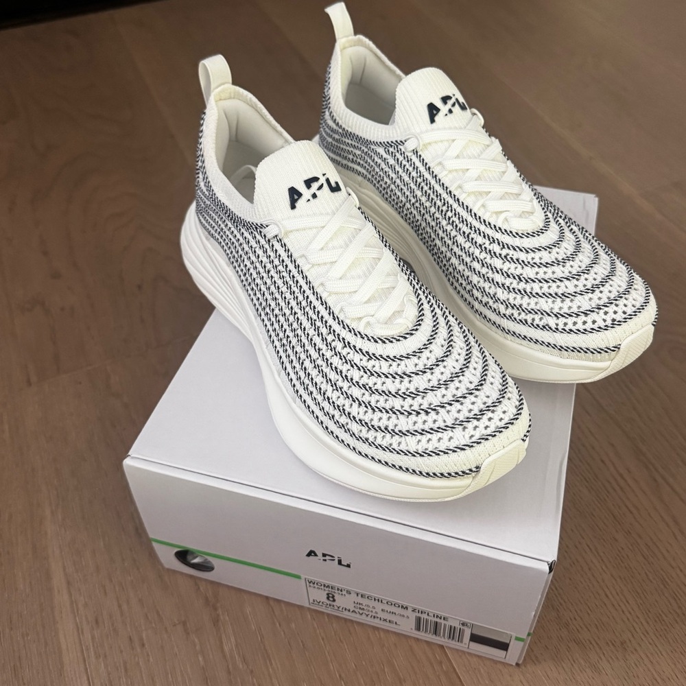 NWT APL Zipline ivory/navy/pixel size 8 women’s